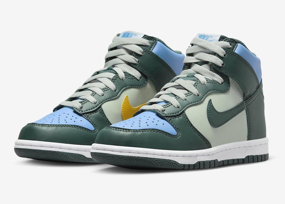 The Kids Nike Dunk High Surfaces in Deep Jungle and University Blue - Misguided